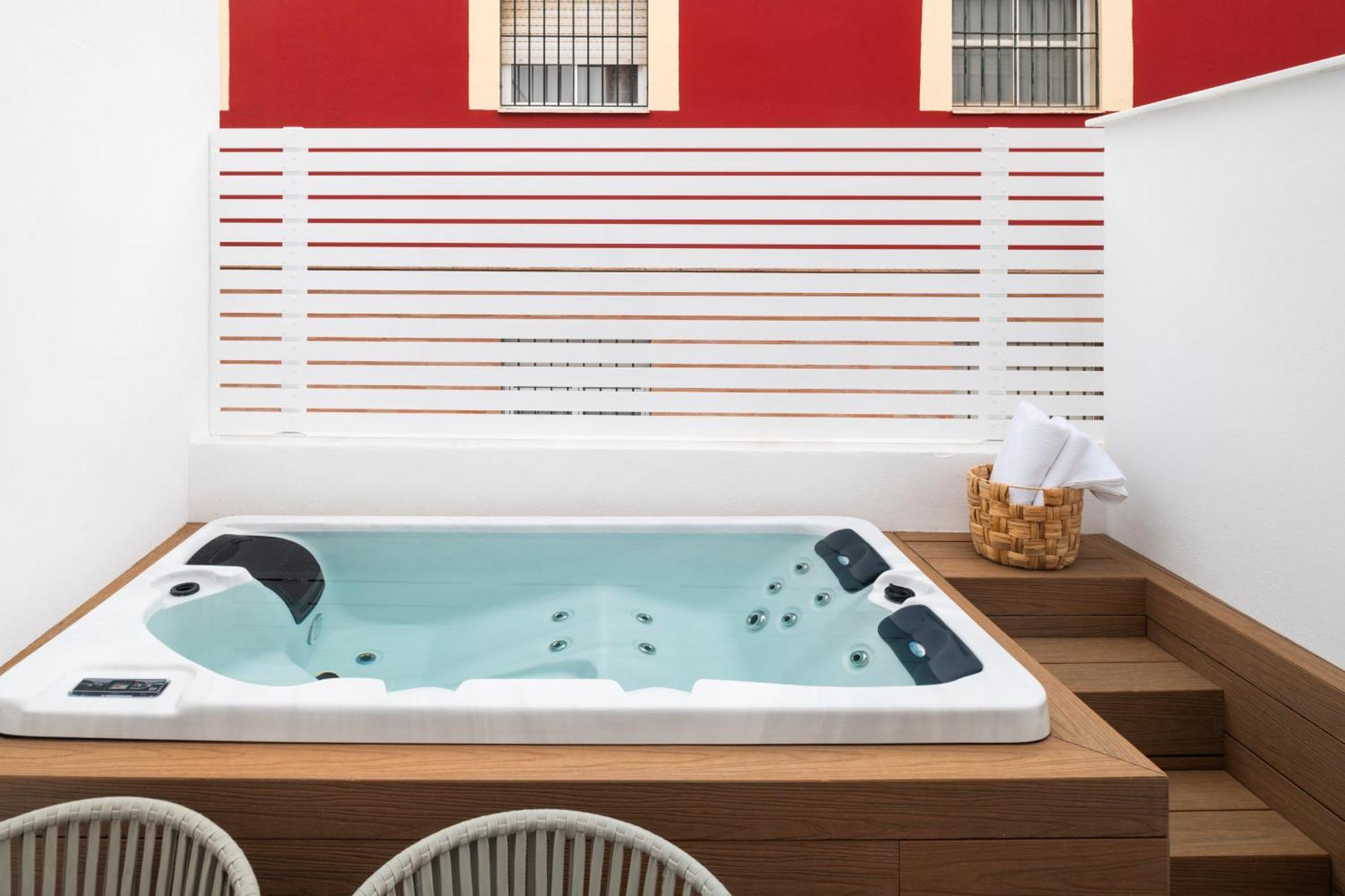 Magno Apartments Santa Clara - Private Terraces With Jacuzzi Sewilla Zewnętrze zdjęcie